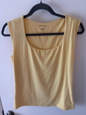 Banana Republic Pale Yellow Scoop Neck Tank Top